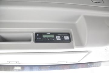 һ����� J6L�п� �ʻݰ��� 240���� 4X2 7.7����ʽ�ػ���(CA5180XXYP62K1L5E5)ͼƬ