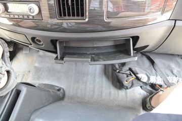 һ����� J6L�п� �ʻݰ��� 240���� 4X2 7.7����ʽ�ػ���(CA5180XXYP62K1L5E5)ͼƬ