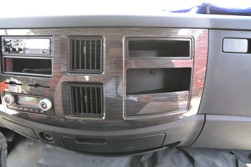 һ����� J6L�п� �ʻݰ��� 240���� 4X2 7.7����ʽ�ػ���(CA5180XXYP62K1L5E5)ͼƬ