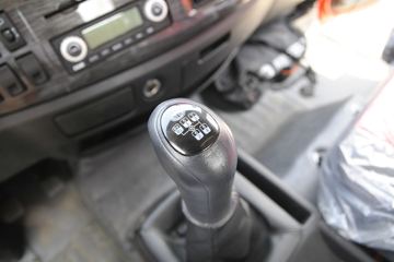 һ����� J6L�п� �ʻݰ��� 240���� 4X2 7.7����ʽ�ػ���(CA5180XXYP62K1L5E5)ͼƬ