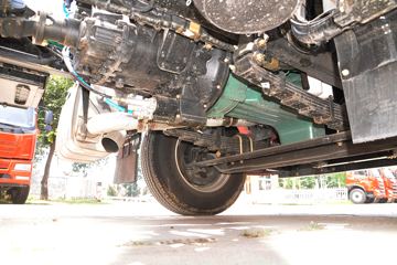 һ����� J6L�п� �ʻݰ��� 240���� 4X2 7.7����ʽ�ػ���(CA5180XXYP62K1L5E5)ͼƬ