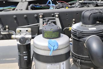 һ����� J6L�п� �ʻݰ��� 240���� 4X2 7.7����ʽ�ػ���(CA5180XXYP62K1L5E5)ͼƬ