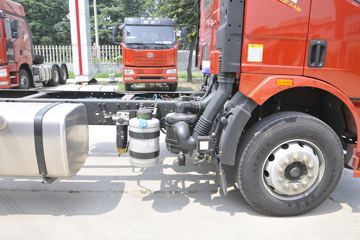 һ����� J6L�п� �ʻݰ��� 240���� 4X2 7.7����ʽ�ػ���(CA5180XXYP62K1L5E5)ͼƬ