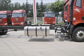 һ����� J6L�п� �ʻݰ��� 240���� 4X2 7.7����ʽ�ػ���(CA5180XXYP62K1L5E5)ͼƬ