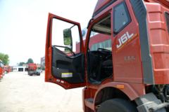 一汽解放 J6L中卡 质惠版 240马力 6X2 7.2米仓栅式载货车(CA5250CCYP62K1L5T3E5)