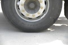 一汽解放 J6L中卡 质惠版 240马力 6X2 7.2米仓栅式载货车(CA5250CCYP62K1L5T3E5)