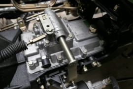 风驰&nbsp;垃圾运输车底盘图片