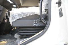 东风商用车 天锦KR 245马力 4X2 8米厢式载货车(高顶)(DFH5180XXYE4) 东风商用车 天锦KR 245马力 4X2 8米厢式载货车(高顶)(DFH5180XXYE4)