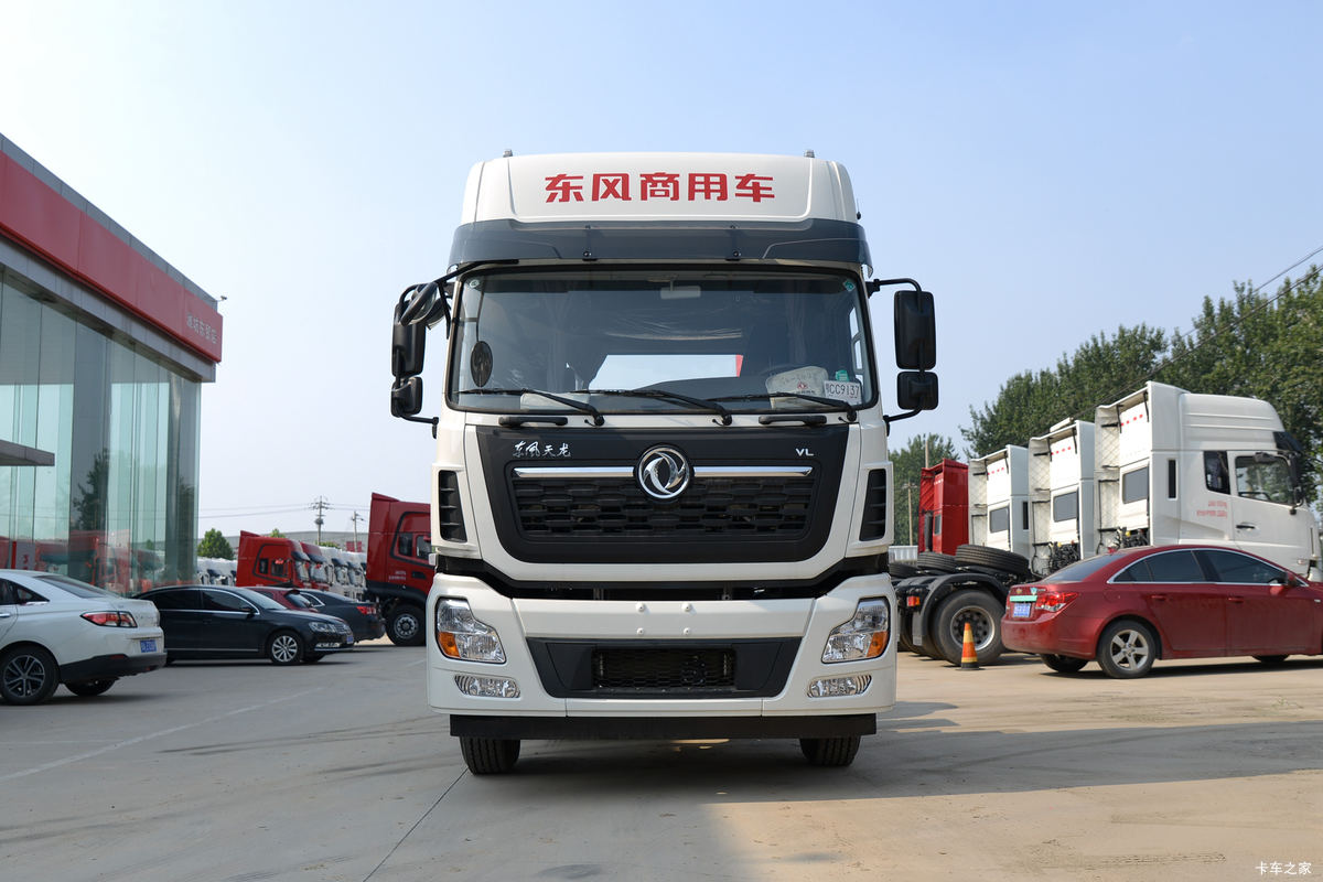 东风天龙VL牵引车外观图片