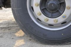 东风商用车 天锦KR 245马力 4X2 8米厢式载货车(高顶)(DFH5180XXYE4) 东风商用车 天锦KR 245马力 4X2 8米厢式载货车(高顶)(DFH5180XXYE4)