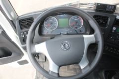 东风商用车 天龙VL 420马力 8X4 9.35米畜禽运输车(程力威牌)(CLW5310CCQD5)