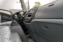 先锋&nbsp;清障车驾驶室图片