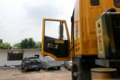 上汽红岩 新金刚M500 复合版 350马力 8X4 5.6米自卸车(CQ3316HTVG276LA) 上汽红岩 新金刚M500 复合版 350马力 8X4 5.6米自卸车(CQ3316HTVG276LA)