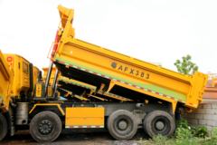 上汽红岩 新金刚M500 复合版 350马力 8X4 5.6米自卸车(CQ3316HTVG276LA) 上汽红岩 新金刚M500 复合版 350马力 8X4 5.6米自卸车(CQ3316HTVG276LA)