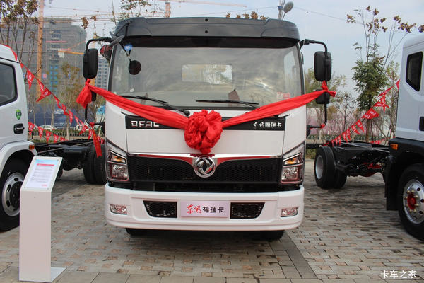 东风 福瑞卡R5 156马力 4X2 扫路车(国六)(虹宇牌)