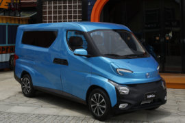 飞碟U5&nbsp;电动封闭厢货外观图片