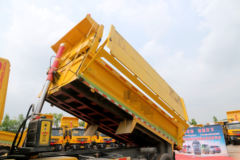 上汽红岩 新金刚M500 复合版 350马力 8X4 5.6米自卸车(CQ3316HTVG276LA) 上汽红岩 新金刚M500 复合版 350马力 8X4 5.6米自卸车(CQ3316HTVG276LA)