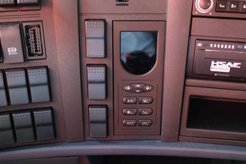 �й����� HOWO T7H�ؿ� 440���� 4X2ǣ����(16��)(ZZ4187V361HE1K)ͼƬ