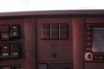 �й����� HOWO T7H�ؿ� 440���� 4X2ǣ����(16��)(ZZ4187V361HE1K)ͼƬ