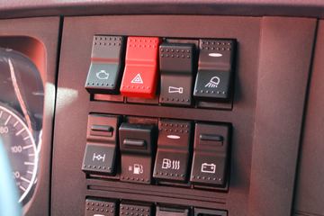 �й����� HOWO T7H�ؿ� 440���� 4X2ǣ����(16��)(ZZ4187V361HE1K)ͼƬ