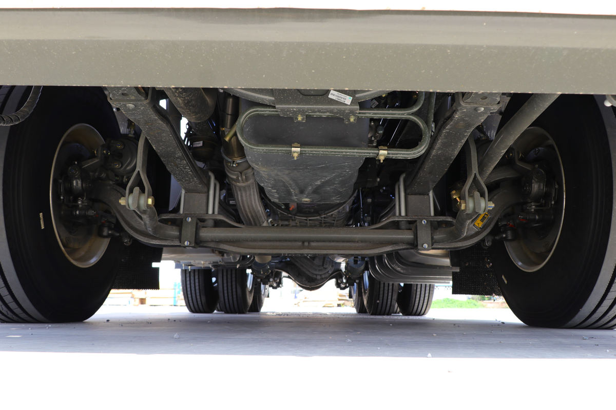 HOWO T7H牵引车底盘图片