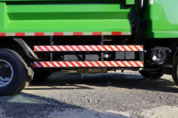 Ծ�� ����X300 ������ 110���� 4X2 3.3����ж��ͼƬ