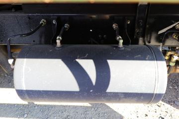 Ծ�� ����X300 ������ 110���� 4X2 3.3����ж��ͼƬ