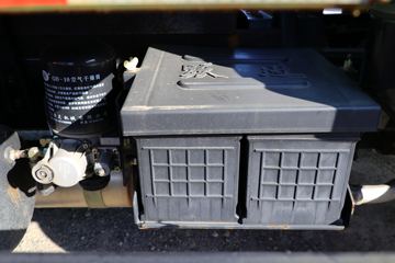 Ծ�� ����X300 ������ 110���� 4X2 3.3����ж��ͼƬ