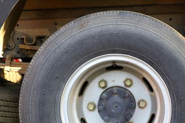 Ծ�� ����X300 ������ 110���� 4X2 3.3����ж��ͼƬ