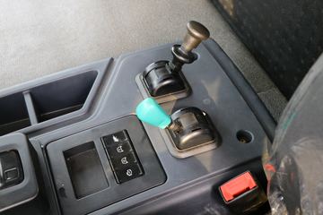 ���Ͽ��� U400�ؿ� 400���� 6X4 �͵�춯ǣ����ͼƬ