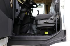 联合卡车 U350重卡 350马力 8X4 自卸车底盘(国六)