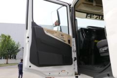 联合卡车 U350重卡 350马力 8X4 自卸车底盘(国六)