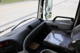 联合UX系&nbsp;自卸车驾驶室                                               图片