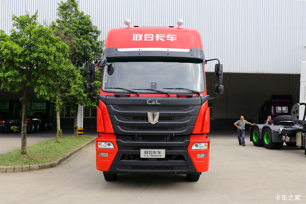 联合卡车 UX420重卡 420马力 6X4牵引车