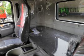 联合UX系&nbsp;牵引车驾驶室                                               图片