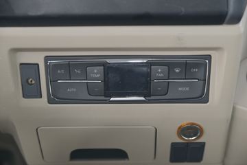 �й����� HOWO TX�ؿ� 430���� 6X4 ǣ����(ZZ4257V324GE1)ͼƬ