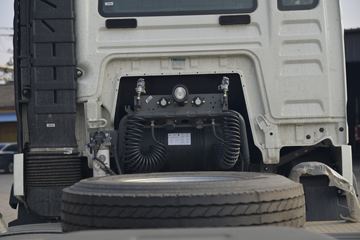 �й����� HOWO TX�ؿ� 430���� 6X4 ǣ����(ZZ4257V324GE1)ͼƬ