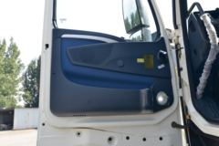 中国重汽 HOWO T7H重卡 430马力 6X4危险品牵引车(ZZ4257V324HE1W)