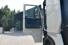中国重汽 HOWO T7H重卡 430马力 6X4危险品牵引车(ZZ4257V324HE1W)