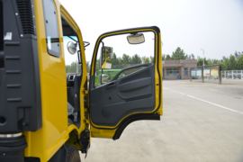 凯捷M1&nbsp;吊车驾驶室                                               图片