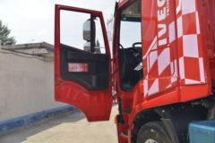 上汽红岩 杰狮C500重卡 430马力 6X4 AMT自动挡牵引车(CQ4256HYVG334B)