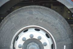 三一集团 银松版 430马力 8X4 9.5米仓栅式载货车(HQC5310CCY5GE1B)