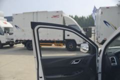 江铃 新宝典 2020款 舒适版 2.5T柴油 140马力 两驱 标轴距双排皮卡(国六)