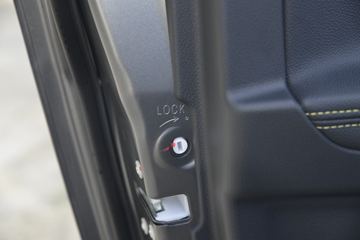 ������ʮ�� D-MAX 2020�� ���ư� 1.9T���� ���� �Զ� ˫��Ƥ��(����)ͼƬ