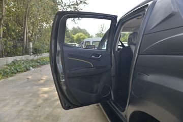 ������ʮ�� D-MAX 2020�� ���ư� 1.9T���� ���� �Զ� ˫��Ƥ��(����)ͼƬ