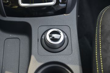 ������ʮ�� D-MAX 2020�� ���ư� 1.9T���� ���� �Զ� ˫��Ƥ��(����)ͼƬ