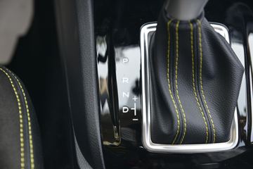 ������ʮ�� D-MAX 2020�� ���ư� 1.9T���� ���� �Զ� ˫��Ƥ��(����)ͼƬ