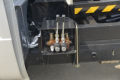 凯马 锐菱 91马力 汽油 4X2 车厢可卸式垃圾车(国六)(旺龙威牌)(WLW5030ZXXK)