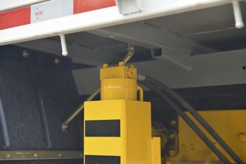 ���� ����M3 130���� 4X2 �泵��(����)ͼƬ