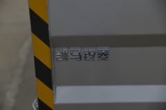 凯马 锐菱 91马力 汽油 4X2 自装卸式垃圾车(国六)(旺龙威牌)(WLW5031ZZZK)